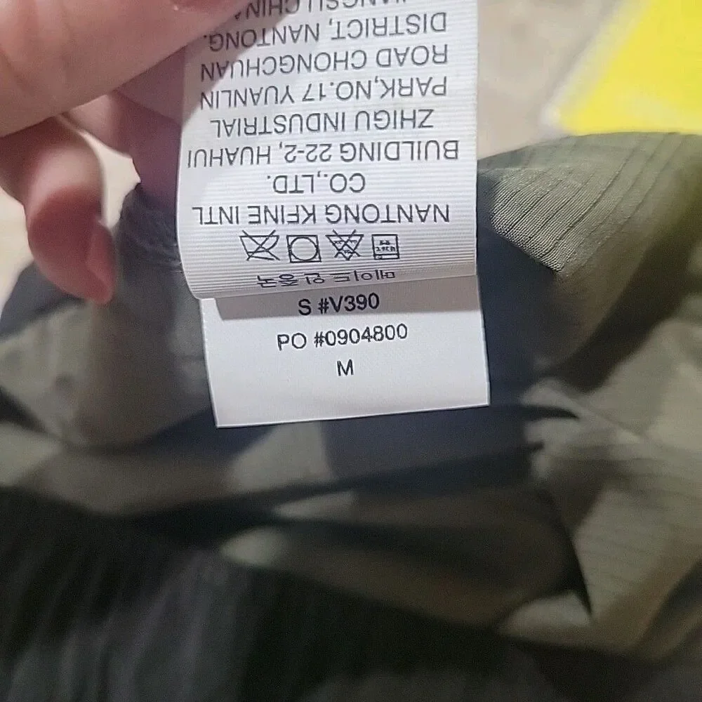 NWT Vuori Peak Athletic Shorts Mens M Oregano Green Gym Performance Stretch Golf - Picture 10 of 10